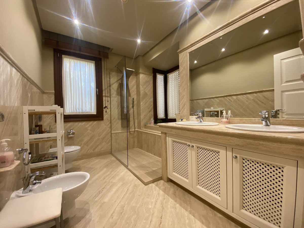 Begane grond appartement in Los Monteros-14