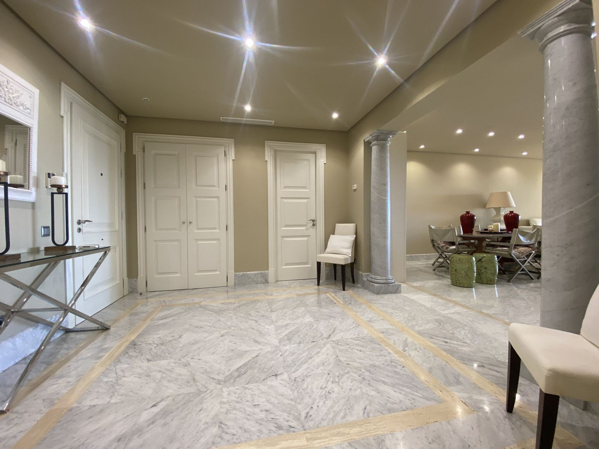 Begane grond appartement in Los Monteros-17