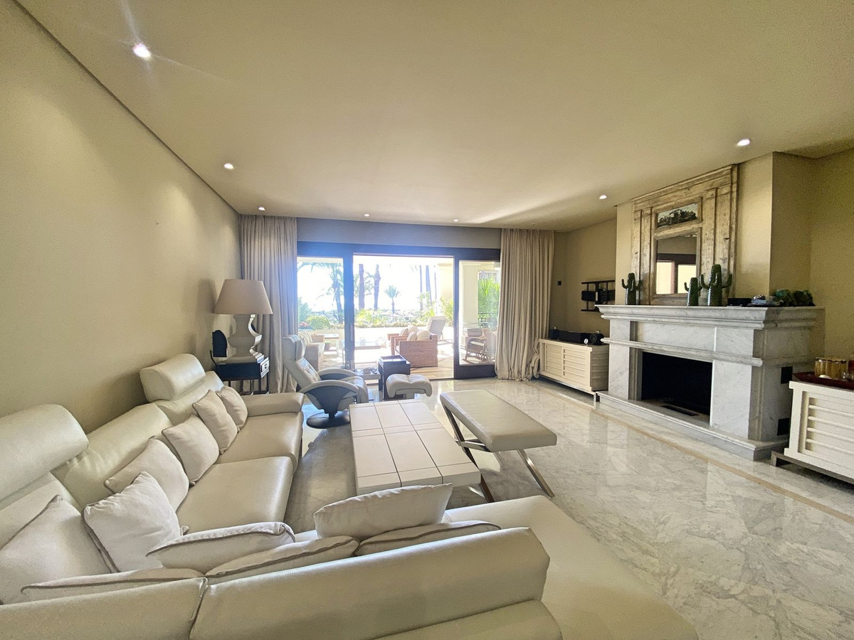 Begane grond appartement in Los Monteros-2