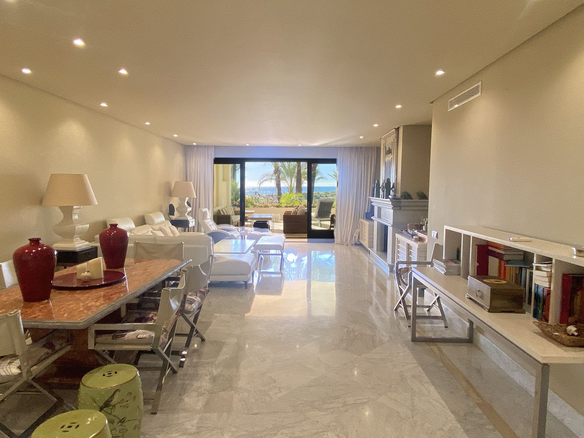 Begane grond appartement in Los Monteros-20