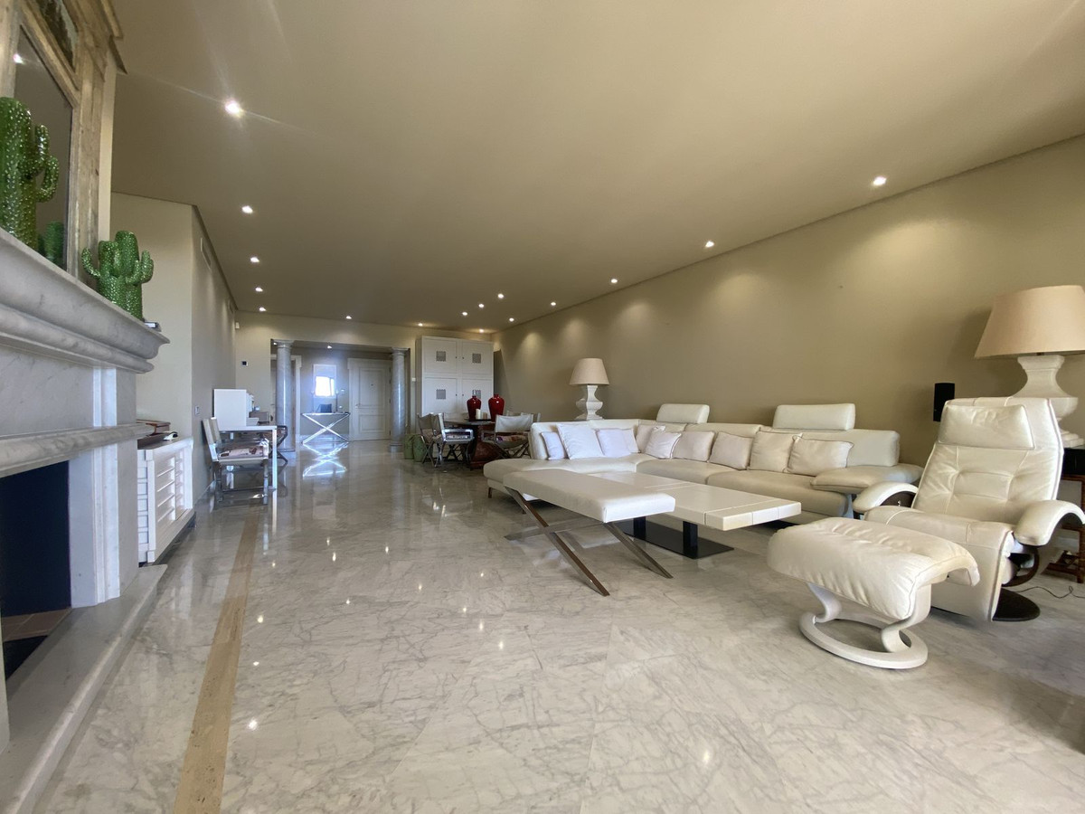 Begane grond appartement in Los Monteros-21