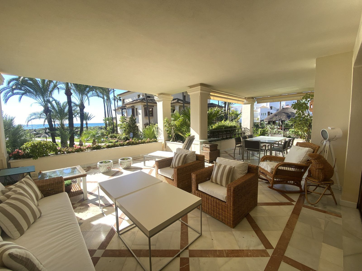 Begane grond appartement in Los Monteros-23