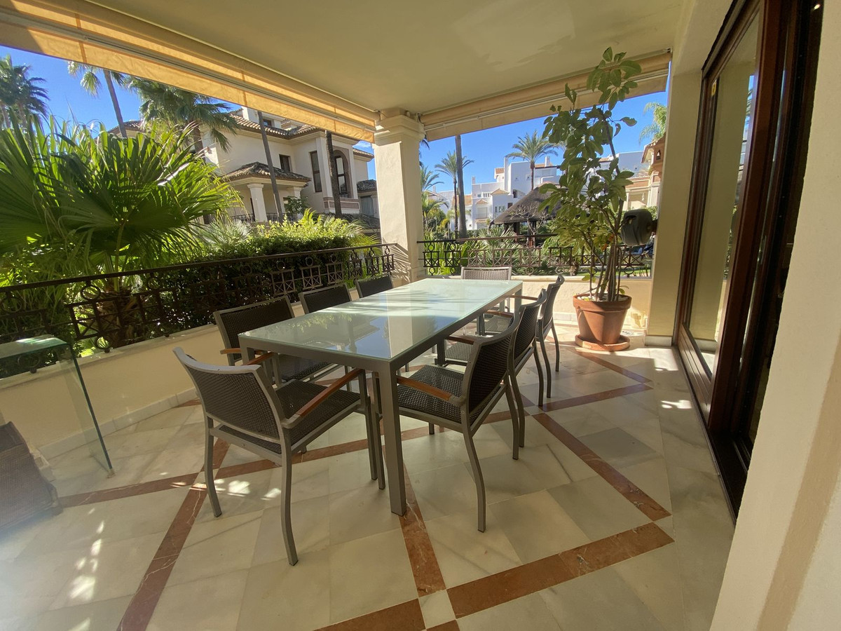 Begane grond appartement in Los Monteros-24