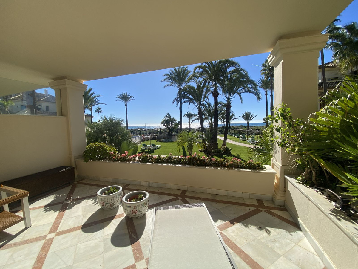 Begane grond appartement in Los Monteros-25
