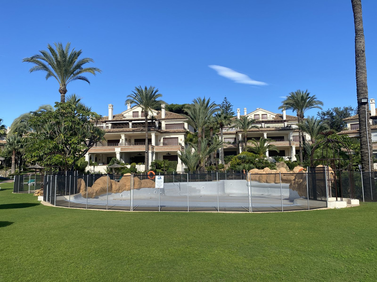 Begane grond appartement in Los Monteros-26