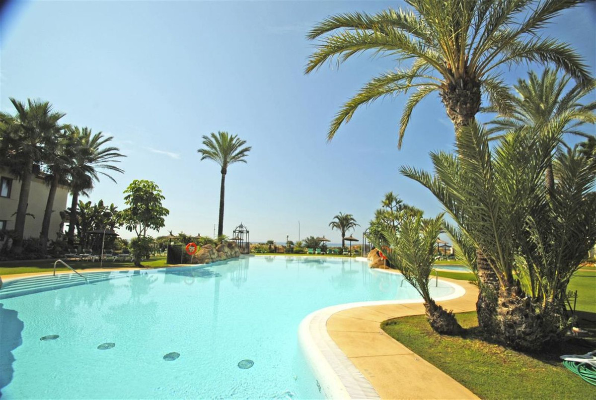 Begane grond appartement in Los Monteros-28