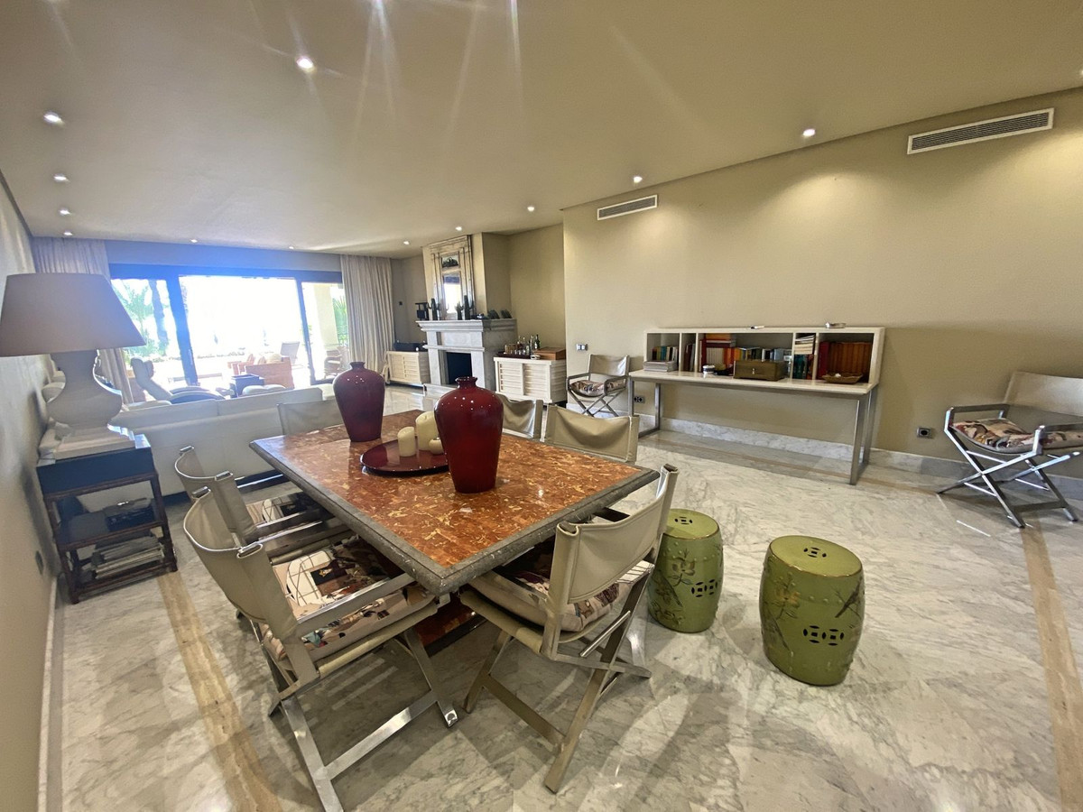 Begane grond appartement in Los Monteros-3