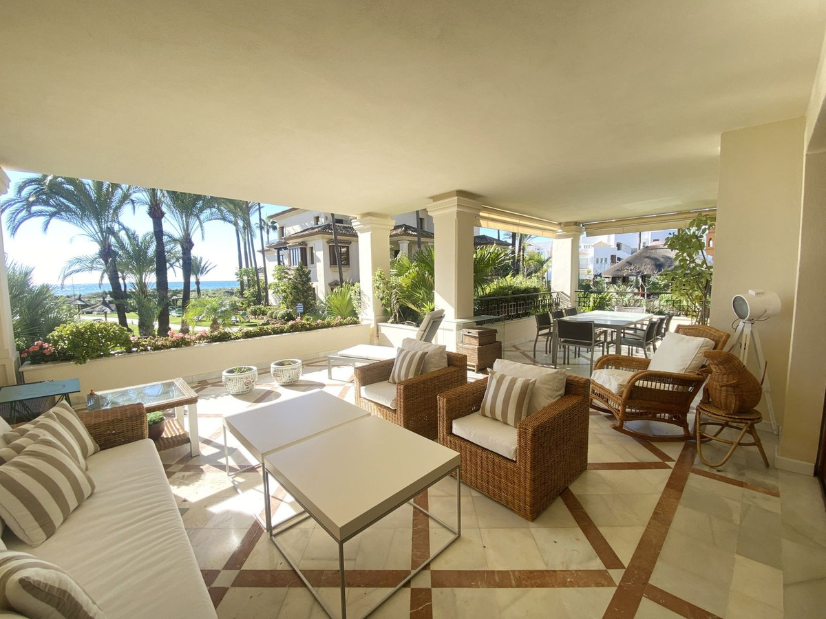 Begane grond appartement in Los Monteros-4