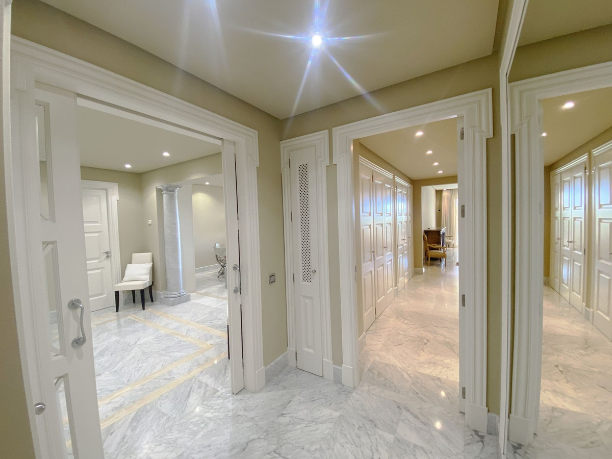 Begane grond appartement in Los Monteros-7