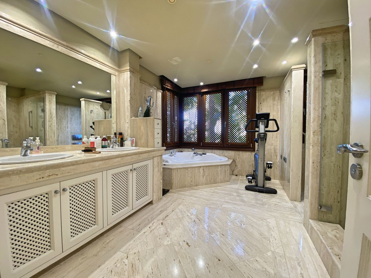 Begane grond appartement in Los Monteros-9