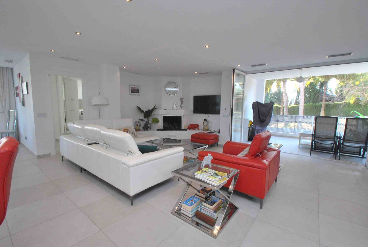 Tussenverdieping Appartement in Los Monteros-3