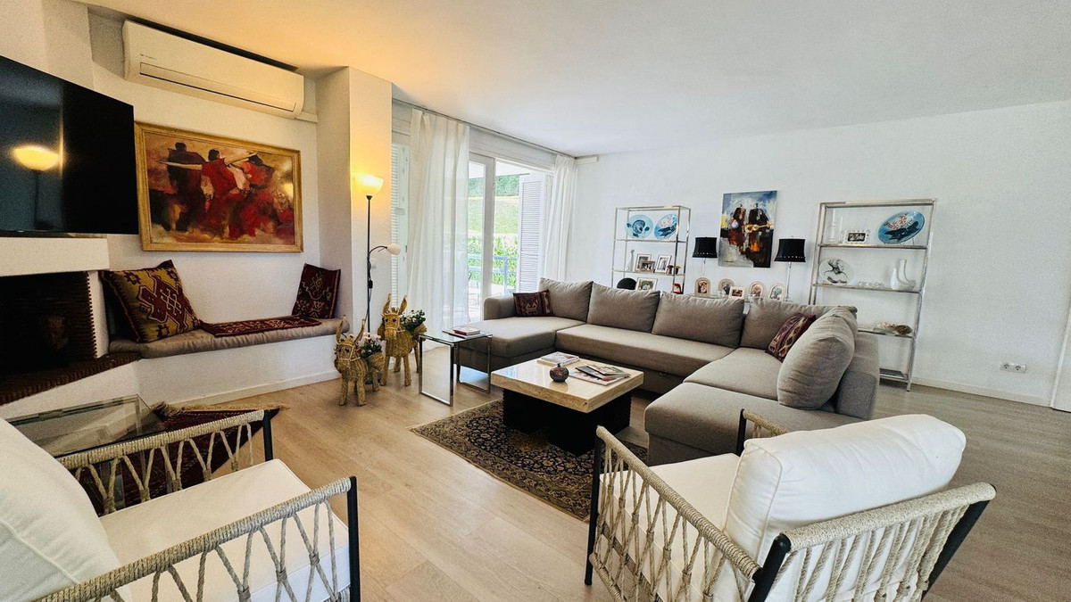Begane grond appartement in Los Monteros-2