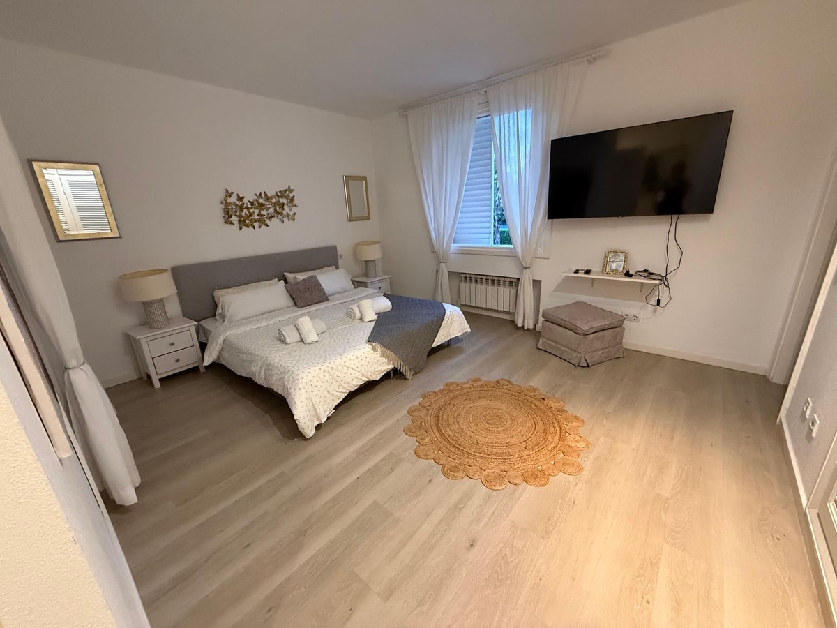 Begane grond appartement in Los Monteros-4