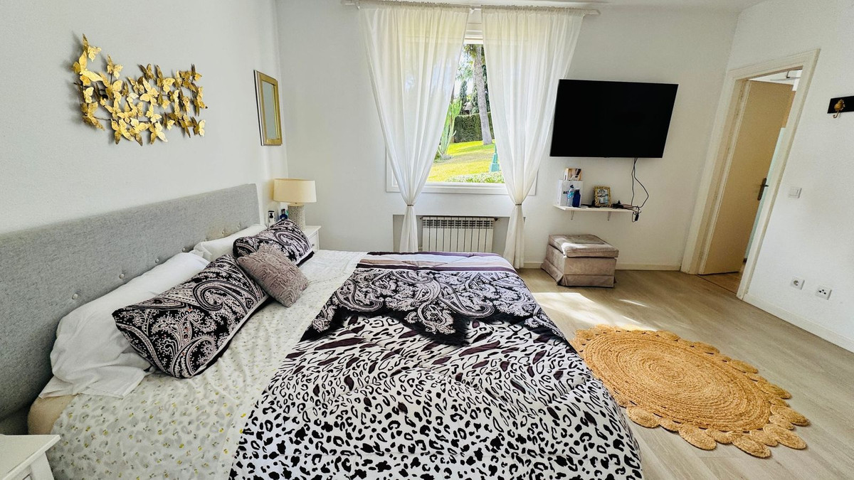 Begane grond appartement in Los Monteros-7
