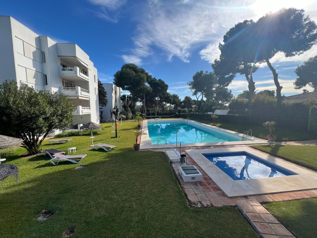 Begane grond appartement in Los Monteros-9