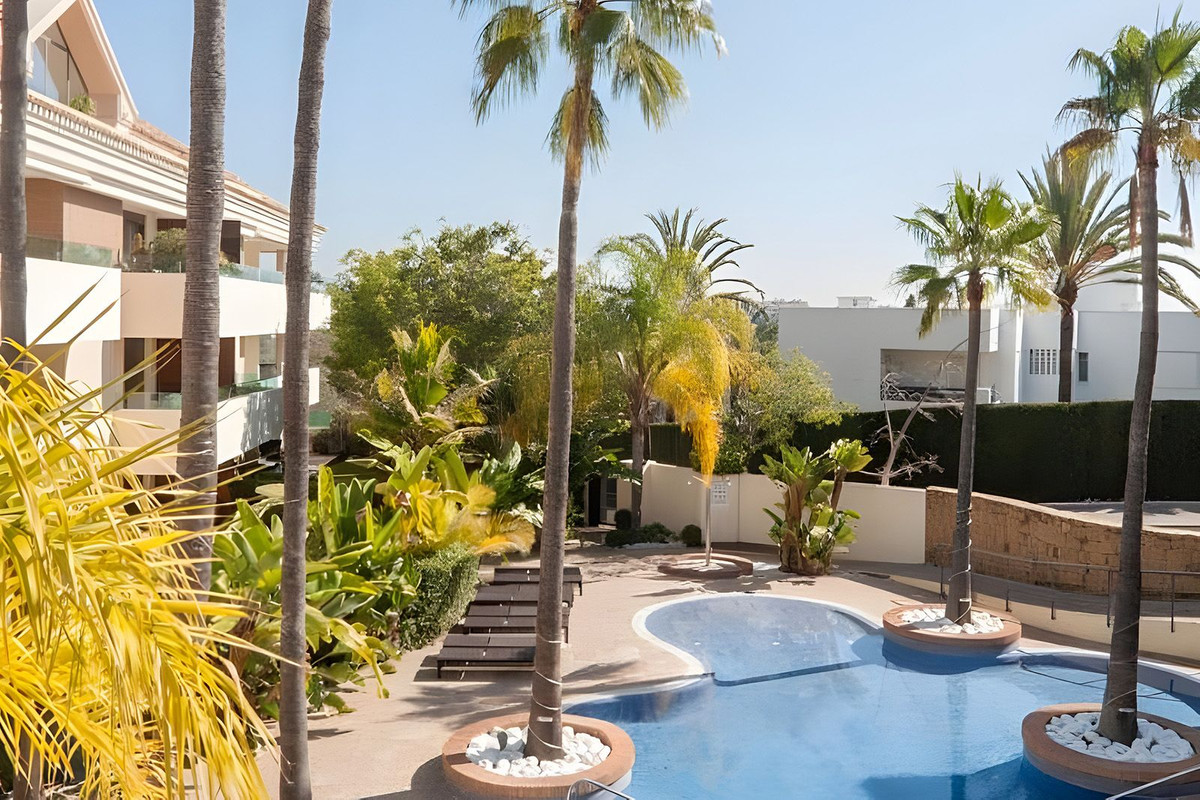 Tussenverdieping Appartement in Los Monteros-1