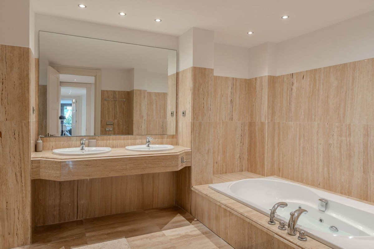 Tussenverdieping Appartement in Los Monteros-15