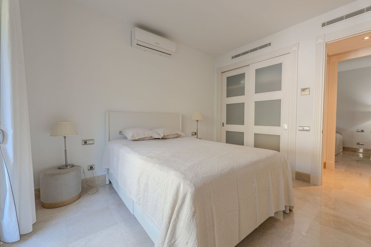 Tussenverdieping Appartement in Los Monteros-16