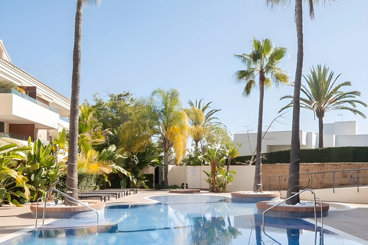Tussenverdieping Appartement in Los Monteros-2