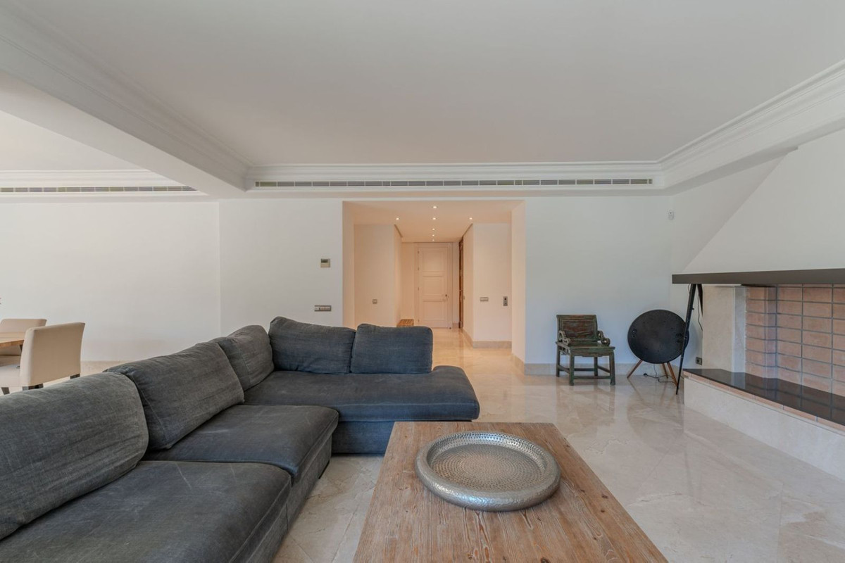 Tussenverdieping Appartement in Los Monteros-4
