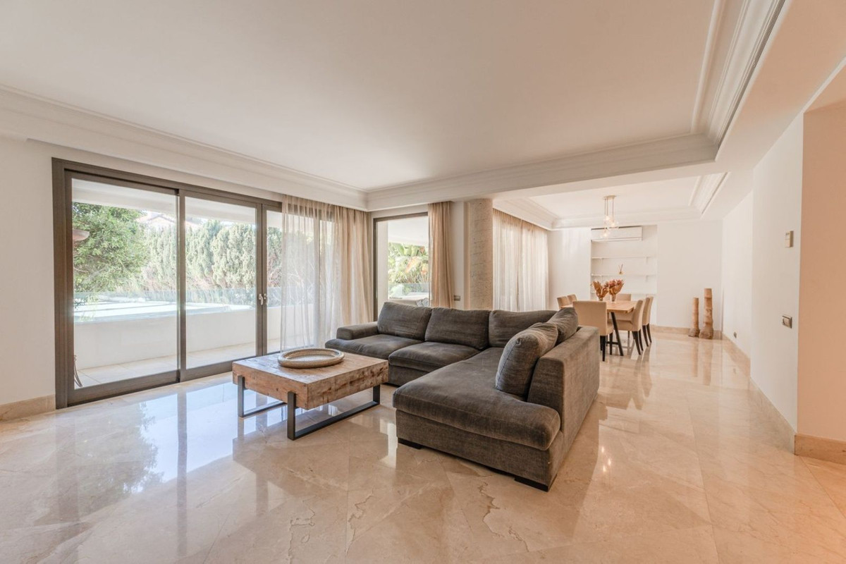 Tussenverdieping Appartement in Los Monteros-5