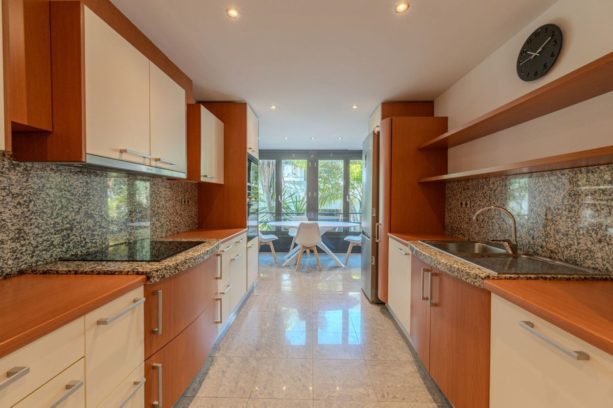 Tussenverdieping Appartement in Los Monteros-8