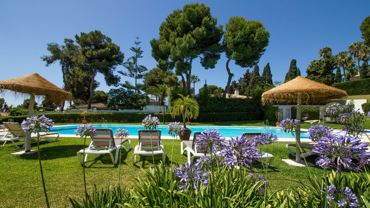 Appartement te koop in Los Monteros | 2 slaapkamers H5073091