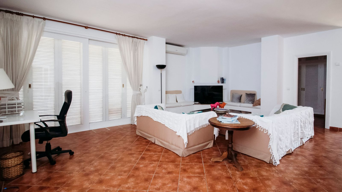 Appartement te koop in Los Monteros | 2 slaapkamers H5073091