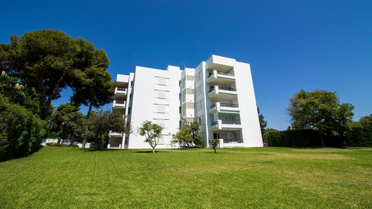 Appartement te koop in Los Monteros | 2 slaapkamers H5073091