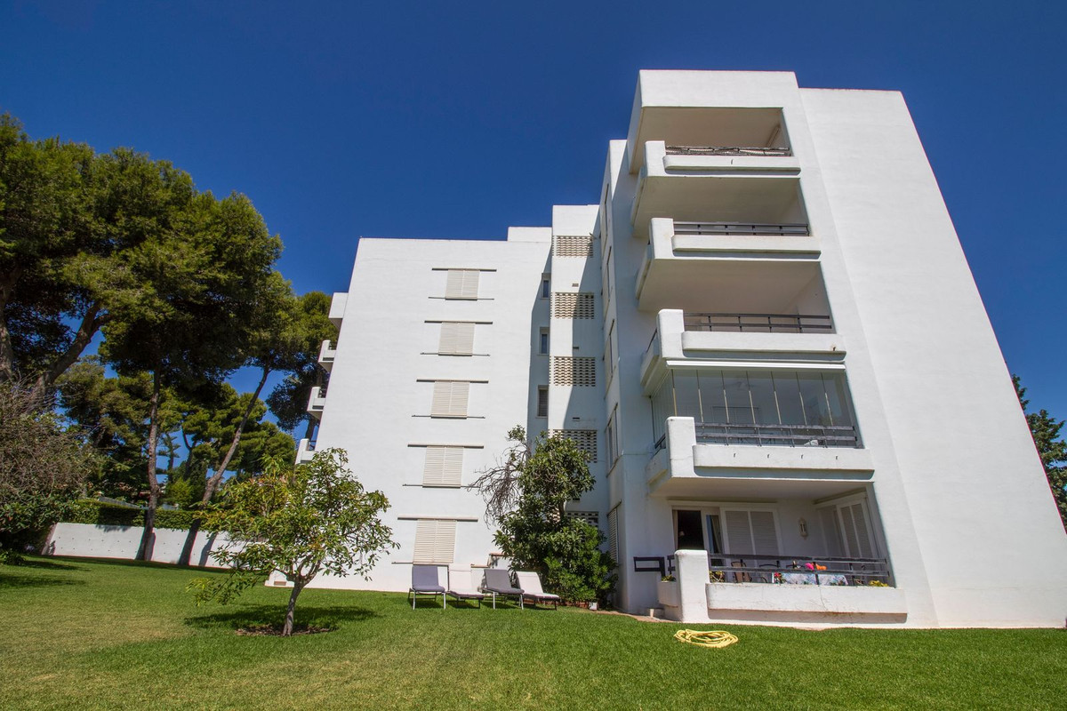 Appartement te koop in Los Monteros | 2 slaapkamers H5073091