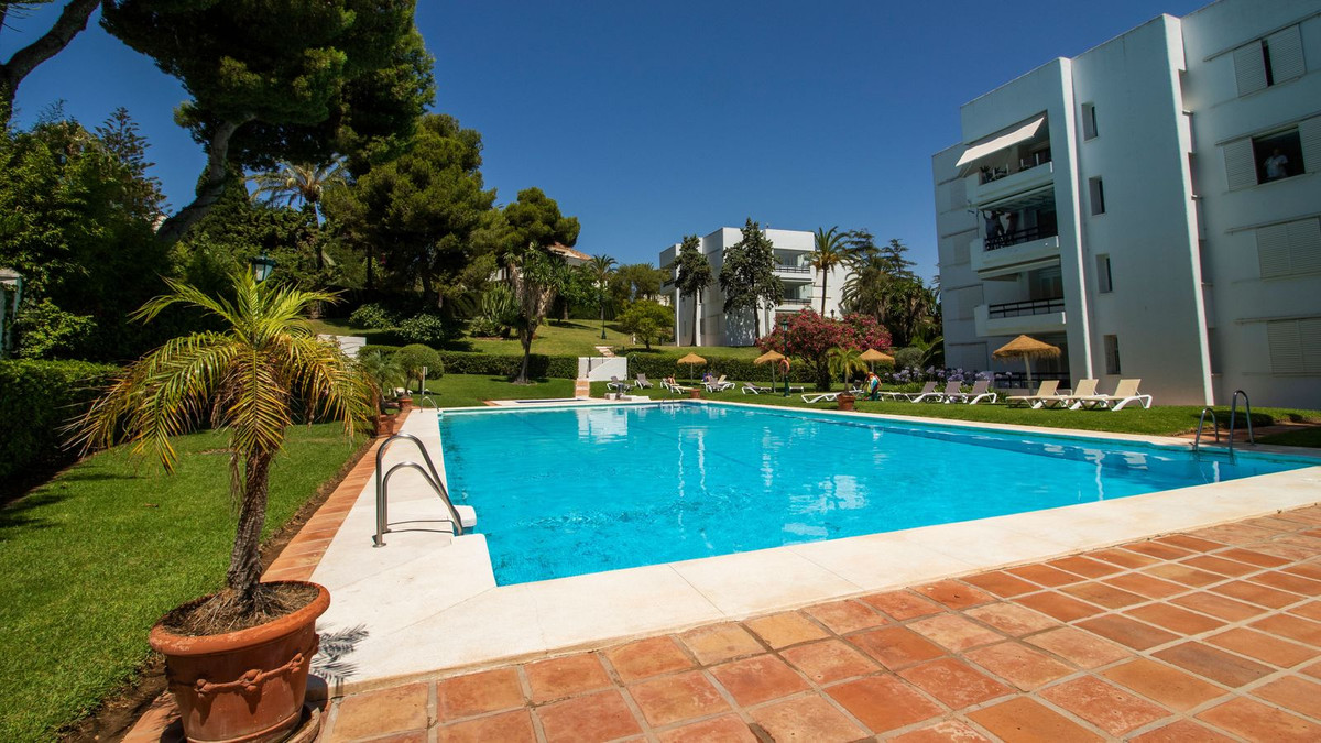 Appartement te koop in Los Monteros | 2 slaapkamers H5073091