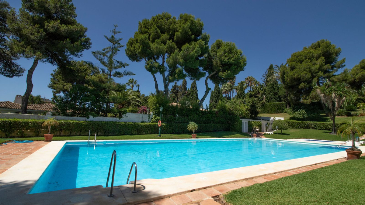 Appartement te koop in Los Monteros | 2 slaapkamers H5073091