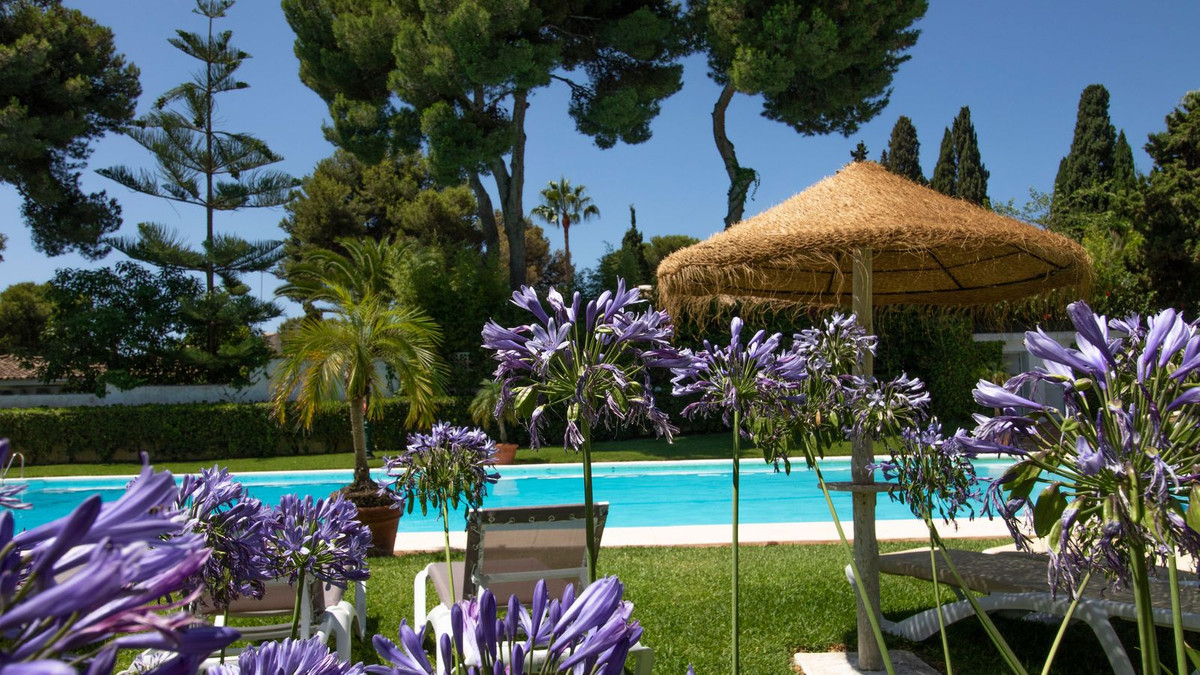 Appartement te koop in Los Monteros | 2 slaapkamers H5073091