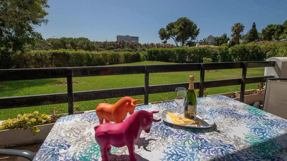 Appartement te koop in Los Monteros | 2 slaapkamers H5073091