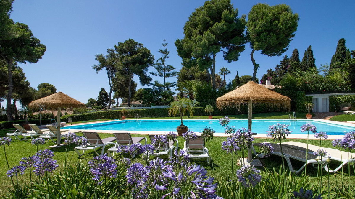 Appartement te koop in Los Monteros | 2 slaapkamers H5073091