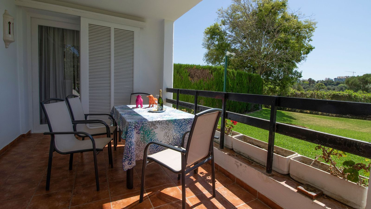 Appartement te koop in Los Monteros | 2 slaapkamers H5073091
