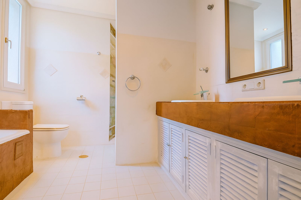 Appartement te koop in Los Monteros | 3 slaapkamers H5085529