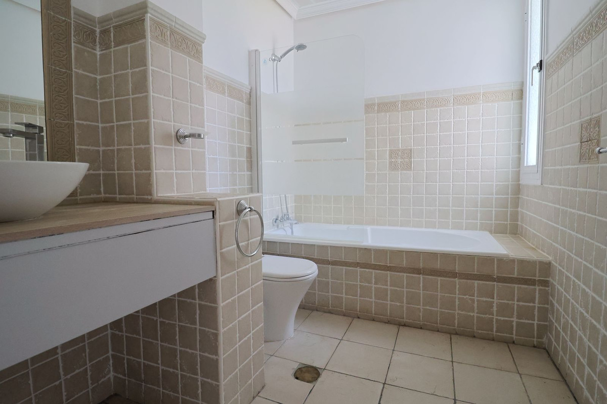 Appartement te koop in Los Monteros | 3 slaapkamers H5085529