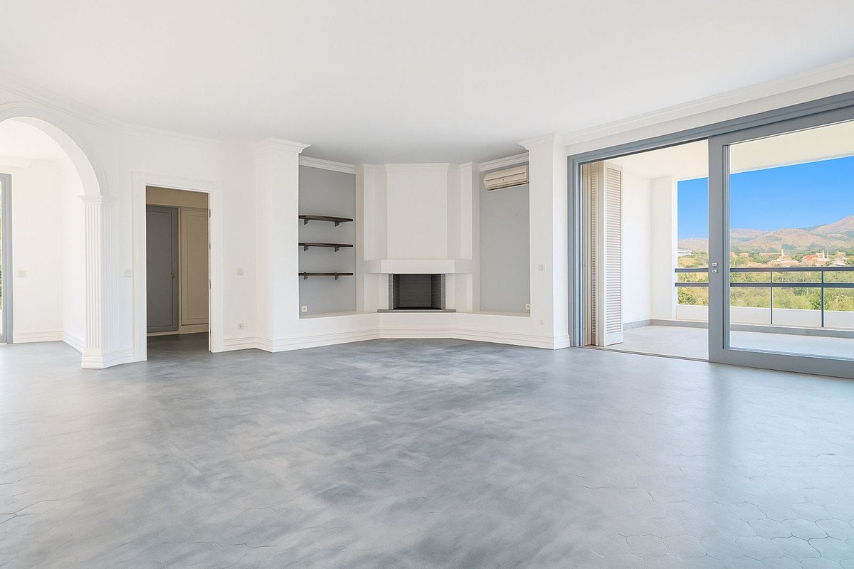 Appartement te koop in Los Monteros | 3 slaapkamers H5085529