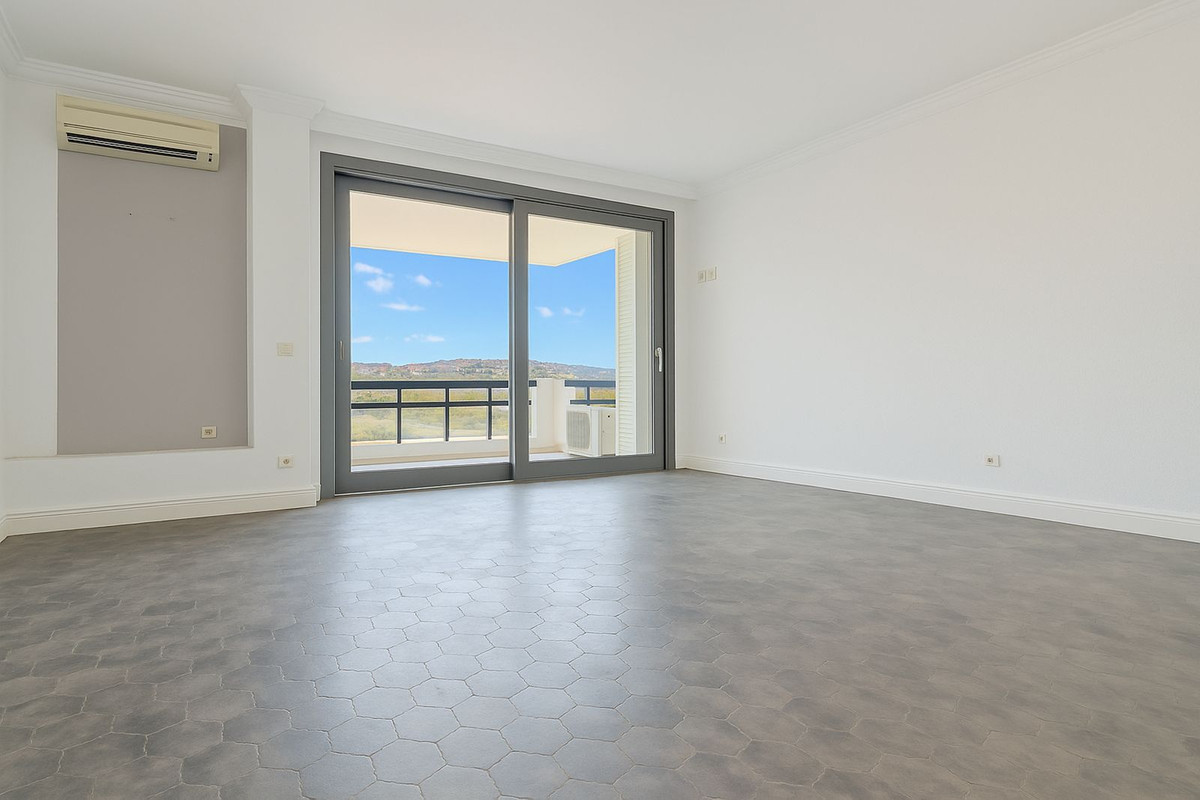 Appartement te koop in Los Monteros | 3 slaapkamers H5085529