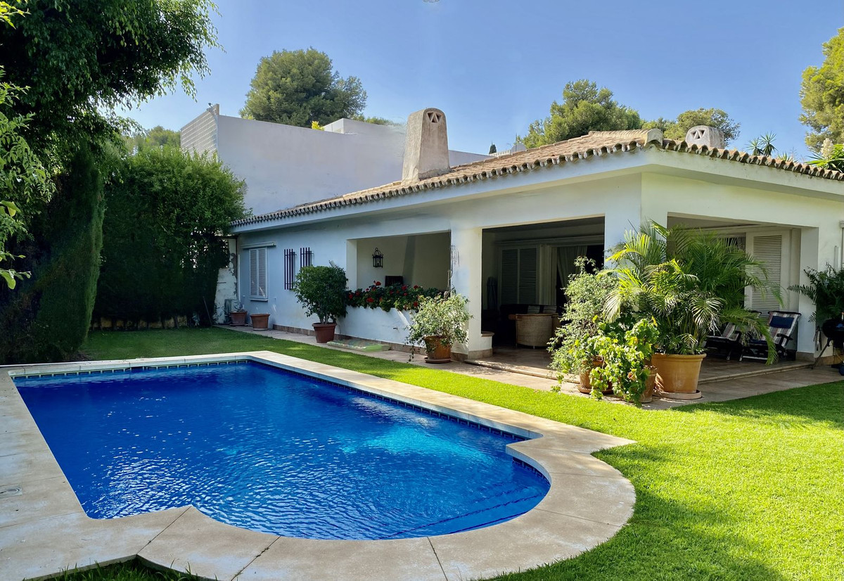 Huis te koop in Los Monteros | 4 slaapkamers H5139067