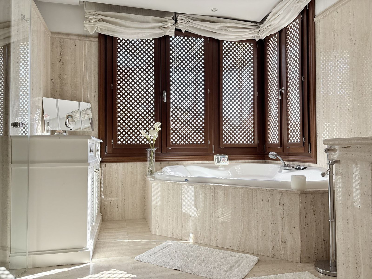 Appartement te koop in Los Monteros | 3 slaapkamers H5293915