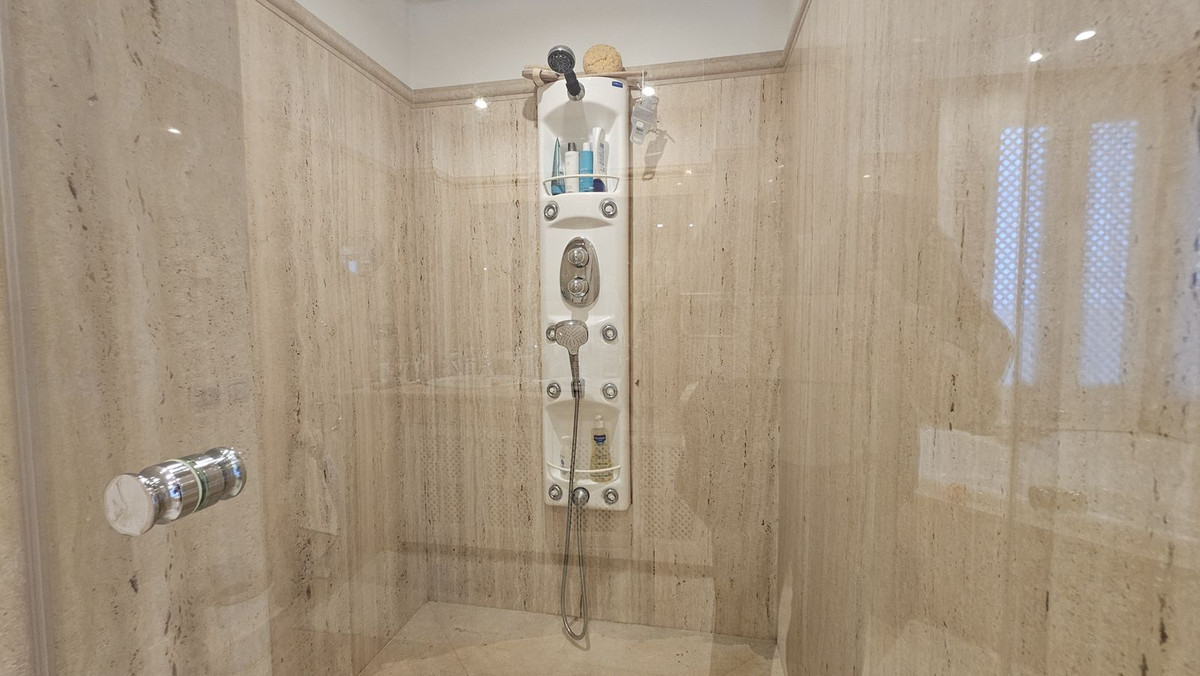 Appartement te koop in Los Monteros | 3 slaapkamers H5293915