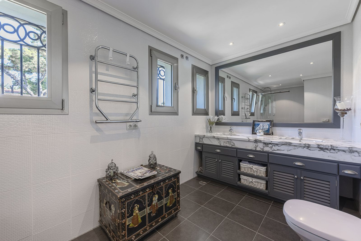 Huis te koop in Los Monteros | 5 slaapkamers H5294128