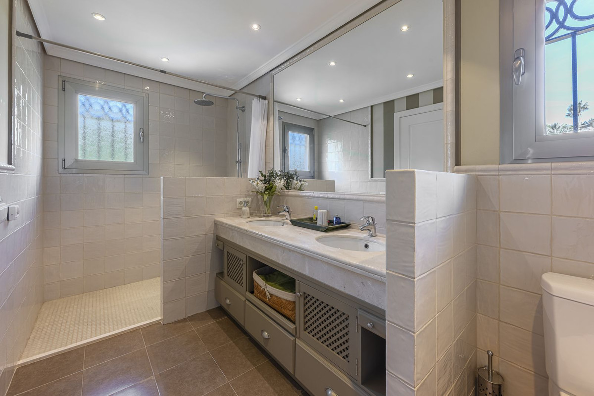 Huis te koop in Los Monteros | 5 slaapkamers H5294128