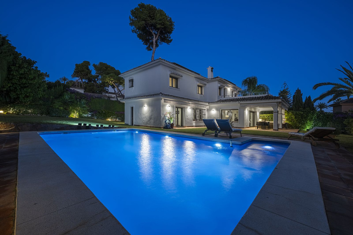 Huis te koop in Los Monteros | 5 slaapkamers H5294128