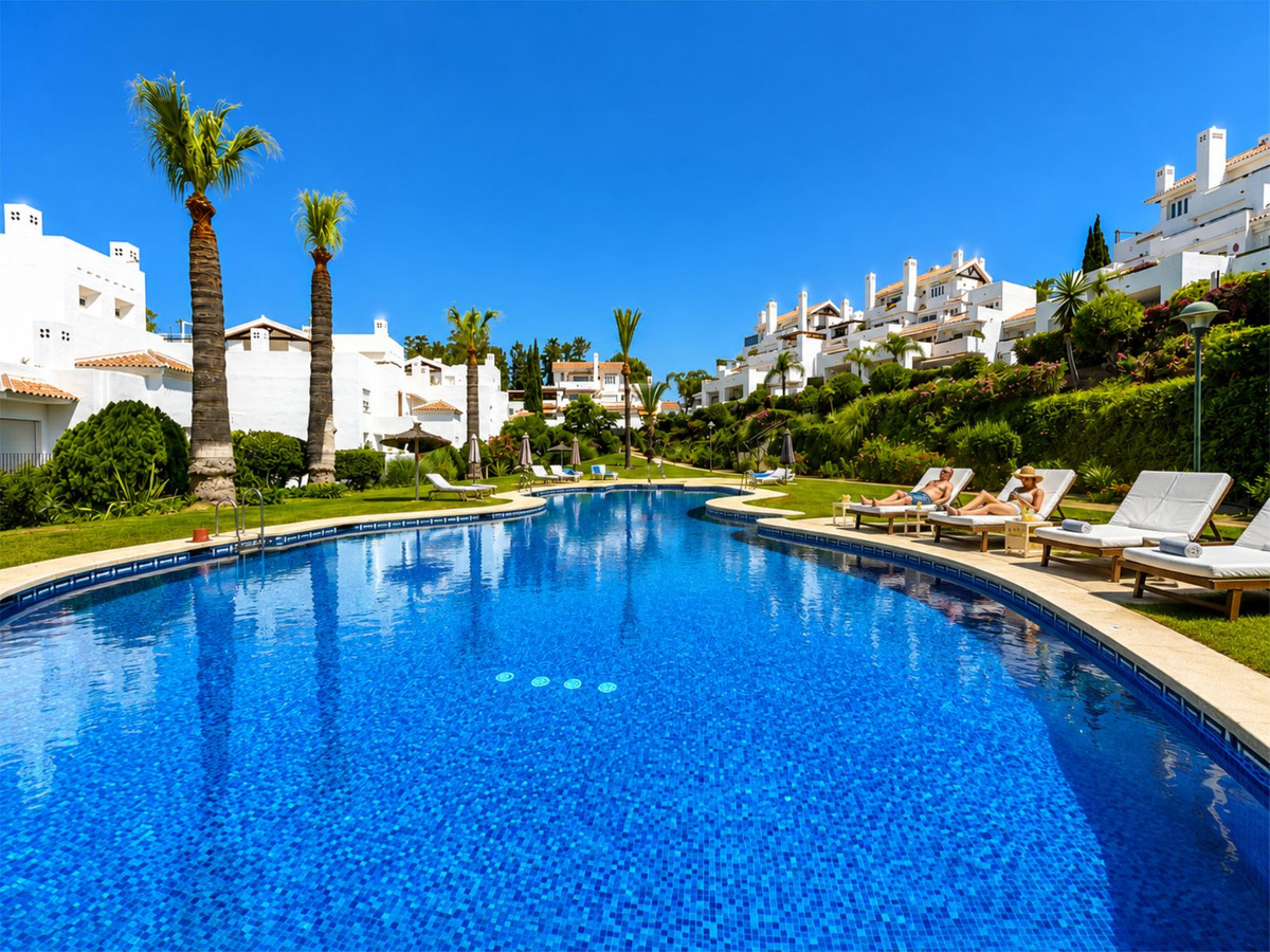 Appartement te koop in Los Monteros | 2 slaapkamers H5439775