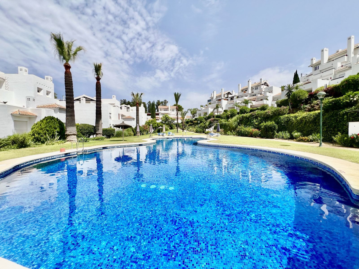 Appartement te koop in Los Monteros | 2 slaapkamers H5439775