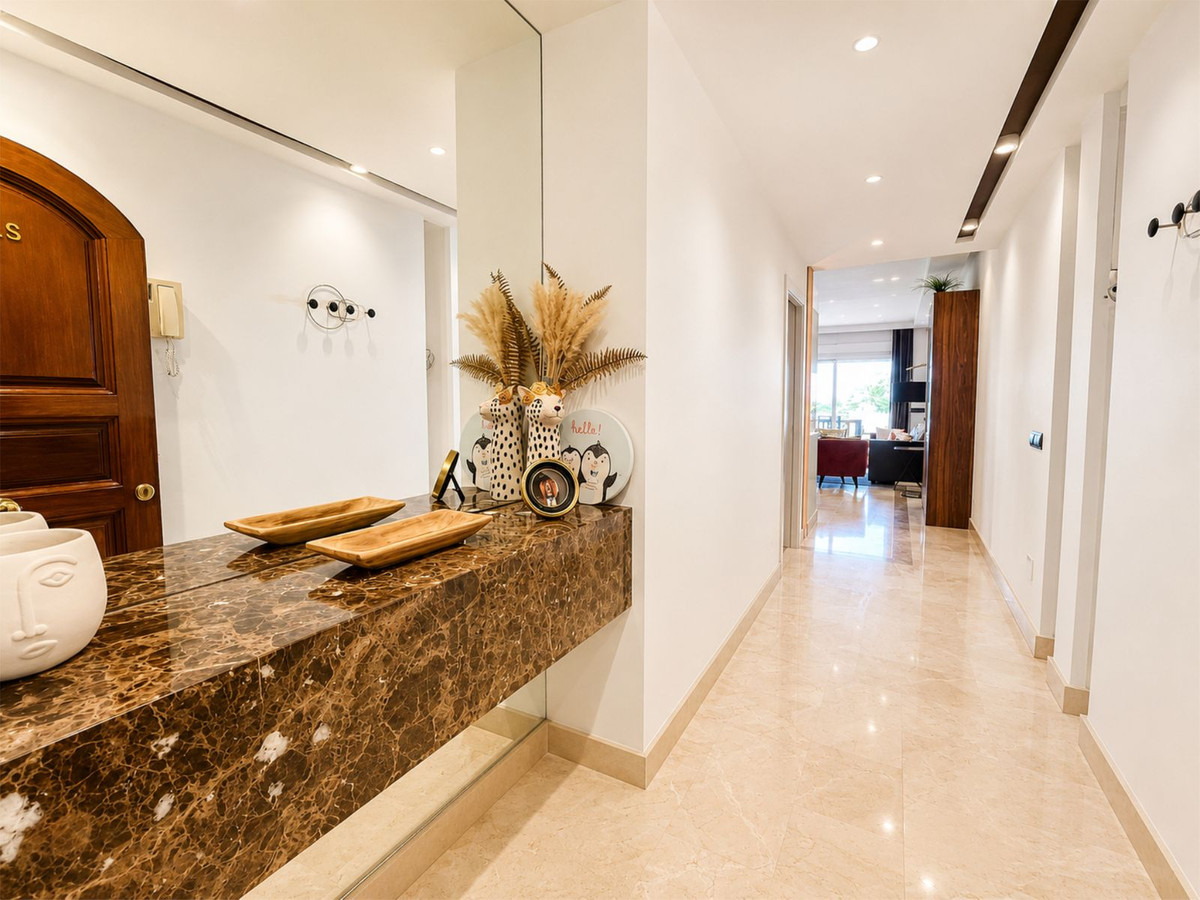 Appartement te koop in Los Monteros | 2 slaapkamers H5439775