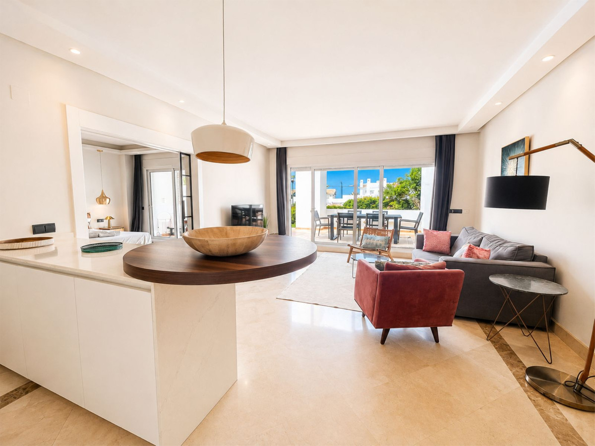 Appartement te koop in Los Monteros | 2 slaapkamers H5439775